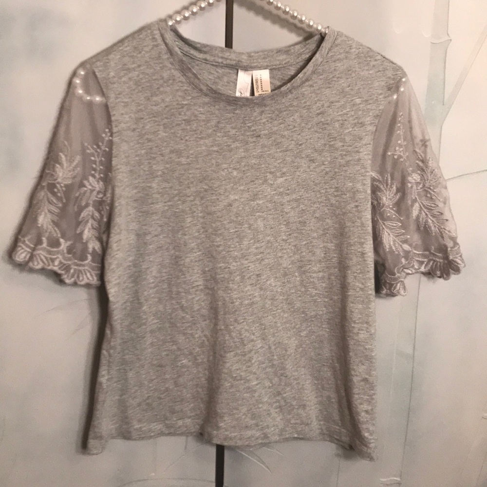 Forever21 Exclusive lace sleeve tee